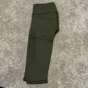 Lululemon olive Capri